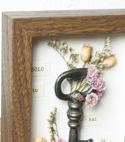 Cornice in legno piccola "SOLO tu hai la chiave" con una Chiave in metallo e fiori essiccati