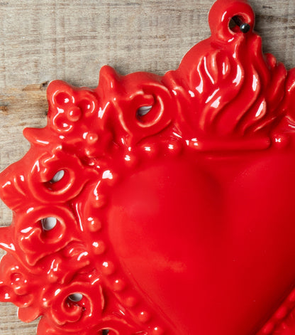 Cuore "Ex Voto" rosso con un Angioletto e Decorazioni in ceramica