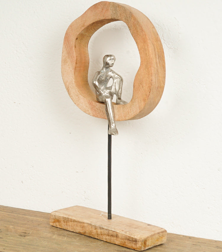 "L'Uomo nell'Orbita" in peltro e legno