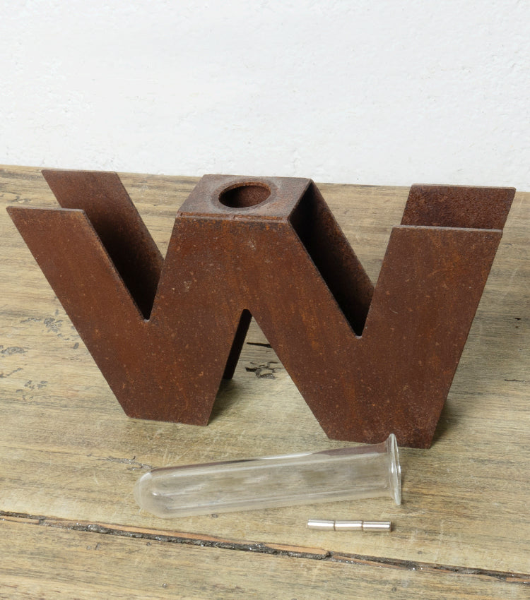 "Lettera W Porta-Fiori/Essenze" in corten piccola