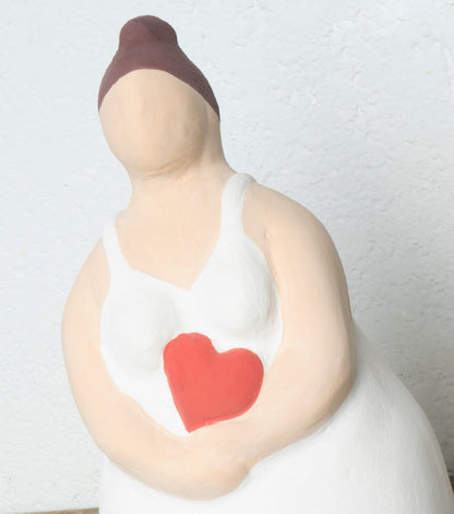 "Donna con un Cuore" in terracotta