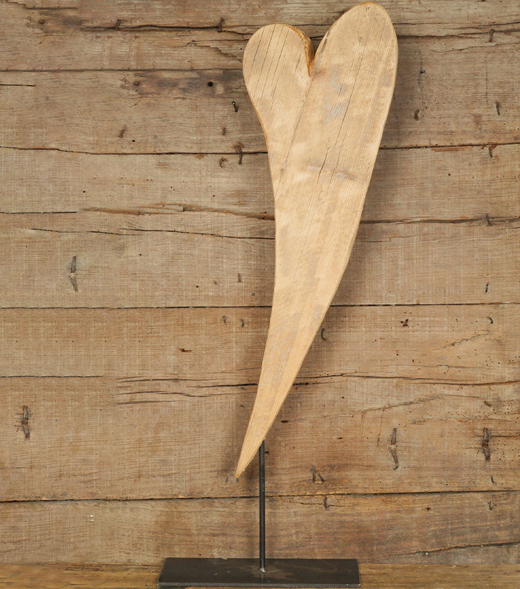 "Cuore Asimmetrico" in legno con Base in metallo
