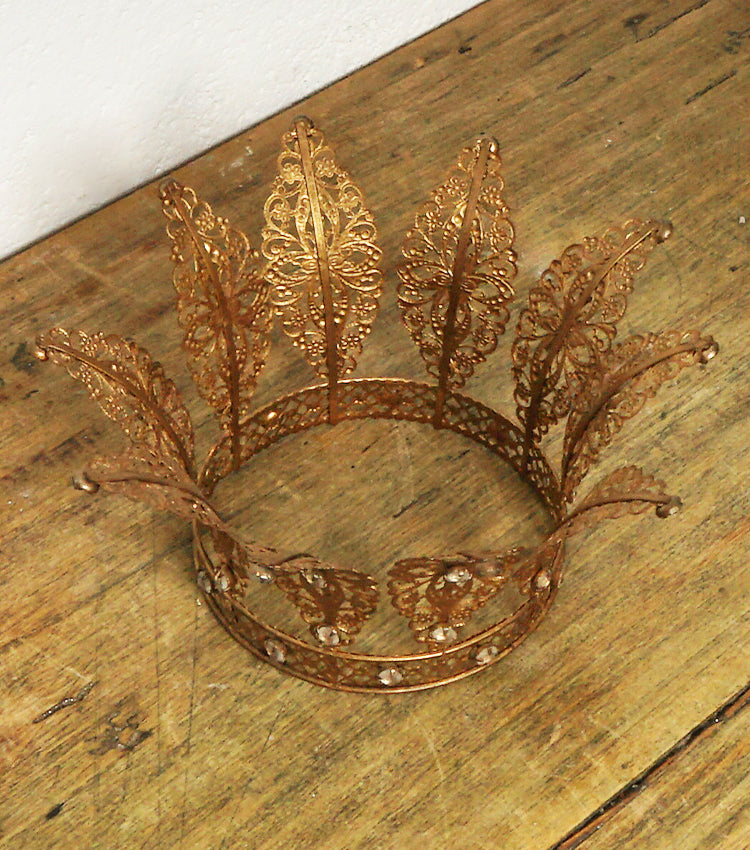 Corona in metallo laccato con Perline e Decorazioni