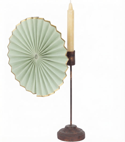Candeliere in ottone con Ventaglio Plissettato in cartoncino color verde chiaro ed oro