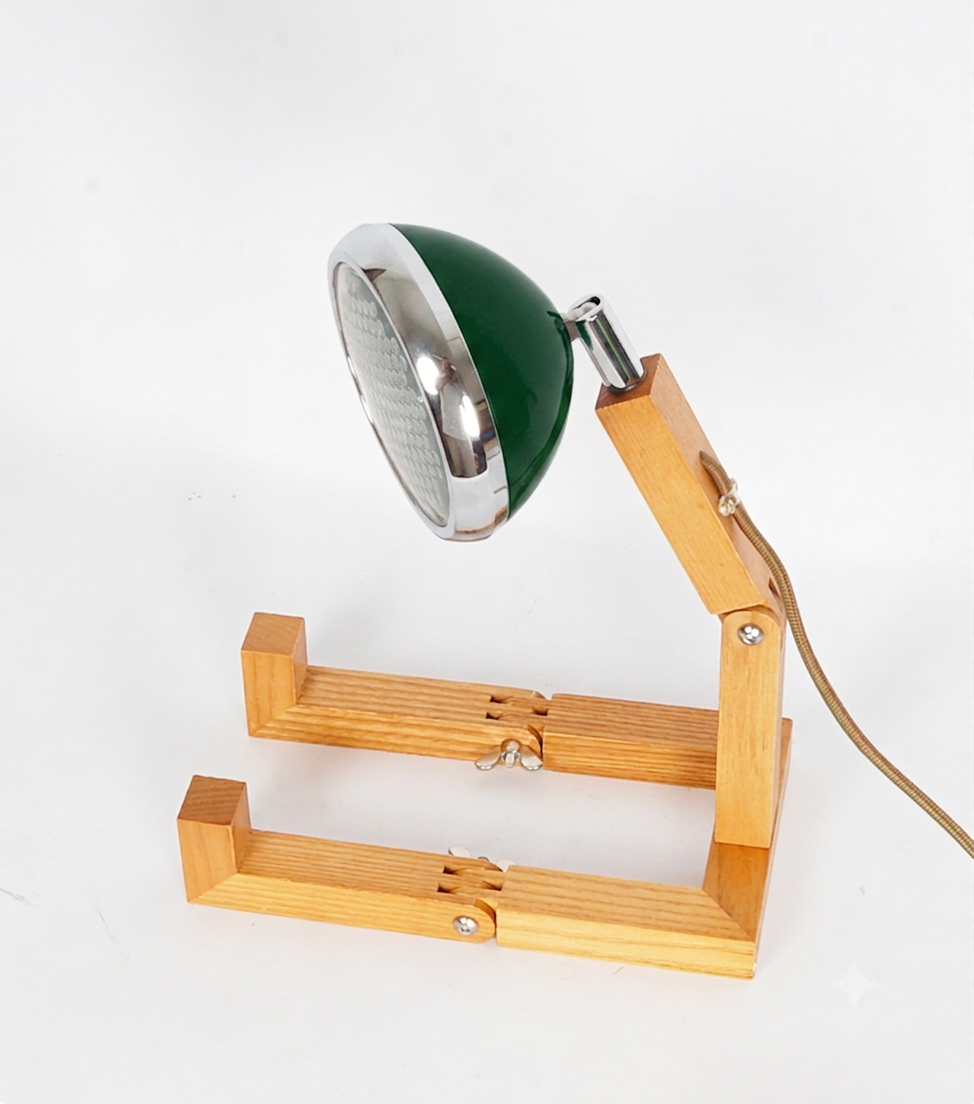 Lampada "Mr. Wattson" piccola color "Verde Bottiglia" in legno e metallo