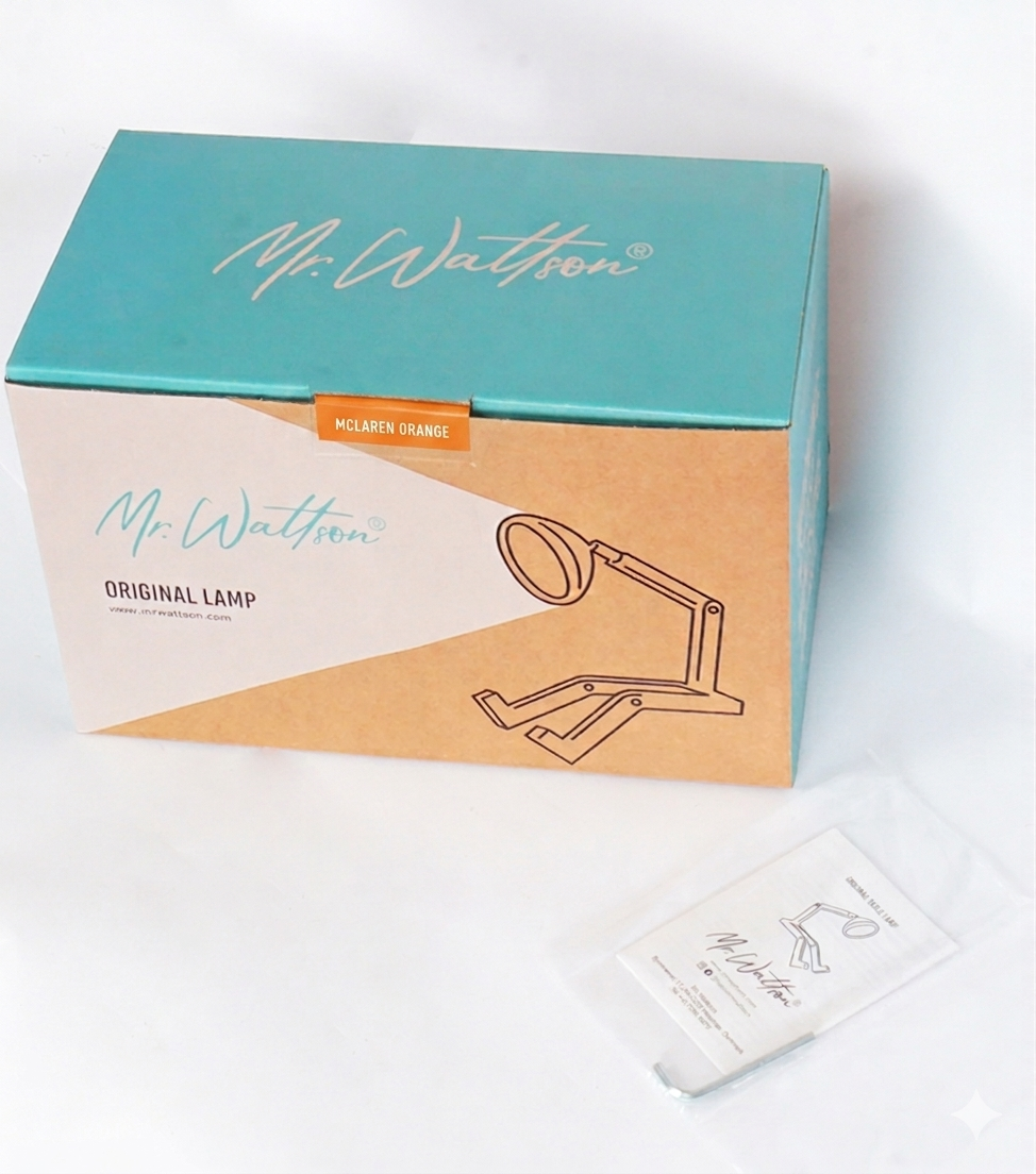 Lampada "Mr. Wattson" grande color "Arancione Mc Laren" in legno e metallo