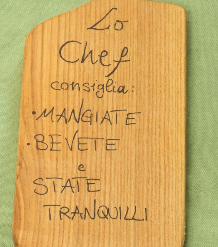 Tagliere "Lo Chef consiglia: • MANGIATE • BEVETE e STATE TRANQUILLI " in legno e spago