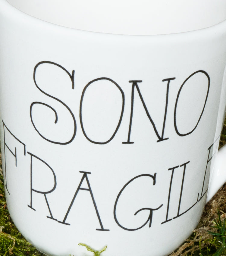 Tazza "SONO FRAGILE" in ceramica