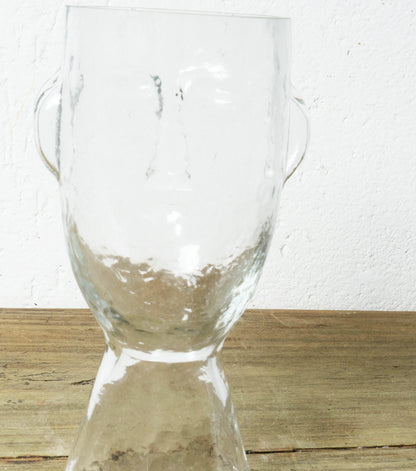 Vaso a forma di un busto in vetro martellato