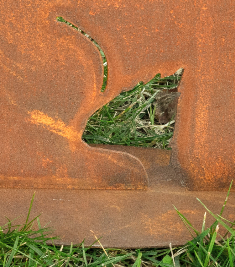 Cagnolino con collare in corten