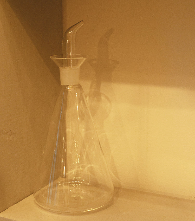 Boccetta per l'olio a forma di cono in vetro grande