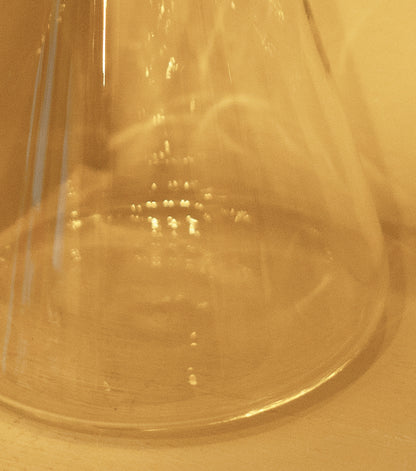 Boccetta per l'olio a forma di cono in vetro grande