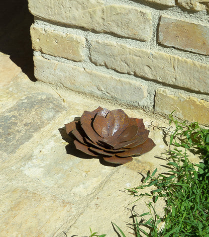 Porta-candela a forma di rosa in corten