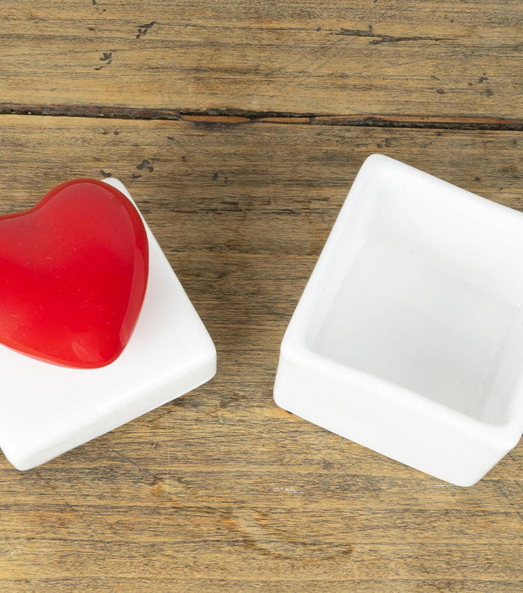 Scatolina con un Cuore rosso in ceramica