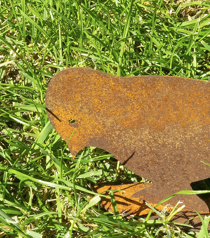 Uccellino con testa abbassata in corten